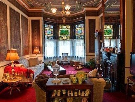 Elmira'S Painted Lady Bed & Breakfast Interior photo