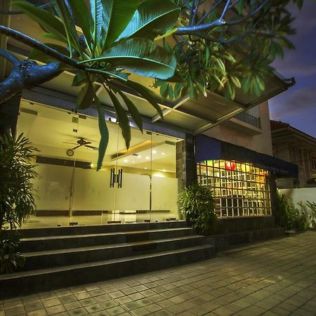 Airport Kuta Hotel And Residences Exterior photo