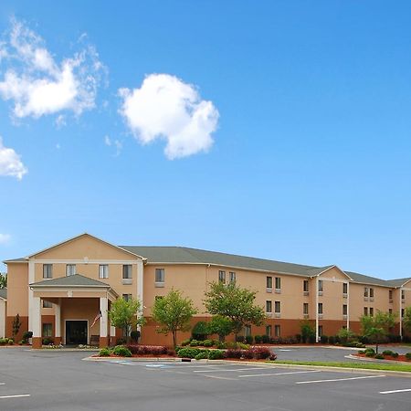 Winston Salem Inn & Suites Exterior photo