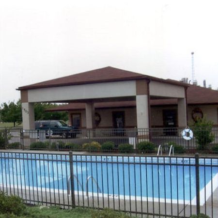 Briarwood Inn Of Geneva Exterior photo