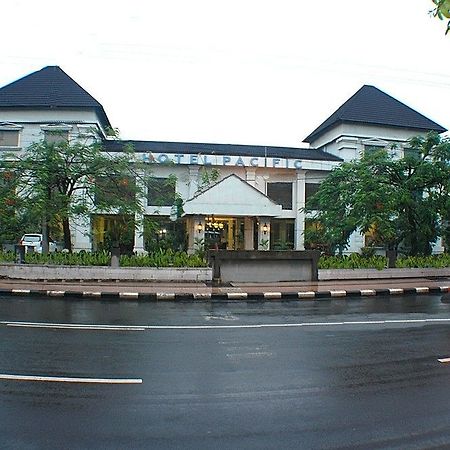 Hotel Pacific Surabaya Exterior photo