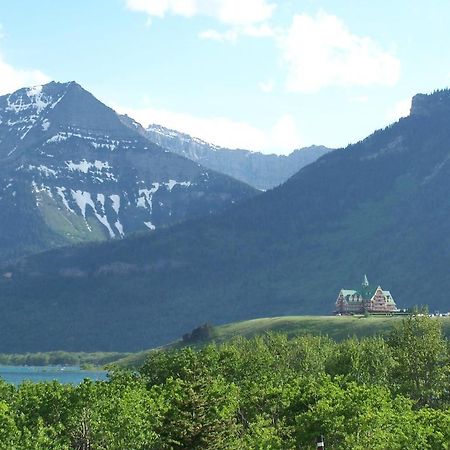 Prince Of Wales Hotel Waterton Park Exterior photo