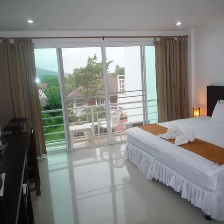 Baan Oui Phuket Guest House Nai Harn Exterior photo