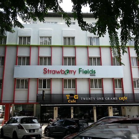 Hotel Strawberry Fields Petaling Jaya Exterior photo