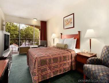 Hotel O Daylight Inn Elkhart I-90, In Room photo