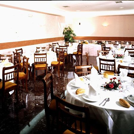 Hotel Conquistador Zaragoza Restaurant photo