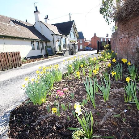 The Bulls Head Hotel Rugby Exterior photo