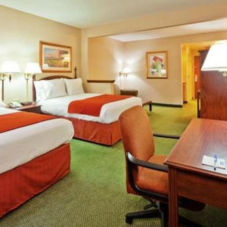 Auburn Place Hotel & Suites Paducah Room photo