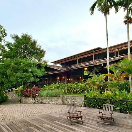 Aiman Batang Ai Resort & Retreat Lubok Antu Exterior photo