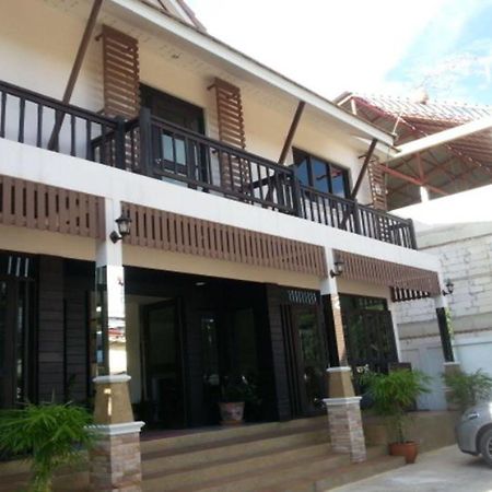 Ponburi Hotel Nan Exterior photo