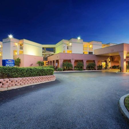 Baymont By Wyndham Tampa Near Busch Gardens Hotel Exterior photo