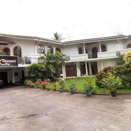 Zen Rooms Modern City Inn Negombo Exterior photo