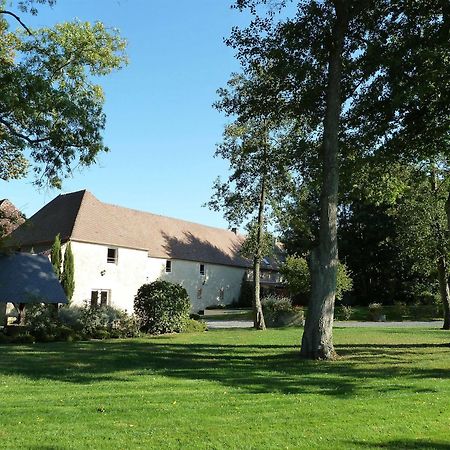 Domaine De La Tour Bed & Breakfast Saint-Pierre-Canivet Exterior photo