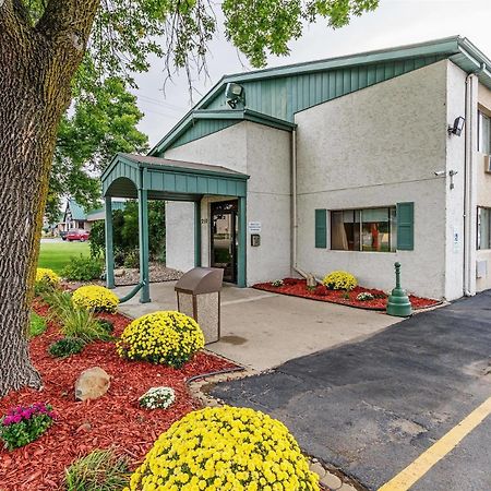 Rodeway Inn Appleton Exterior photo