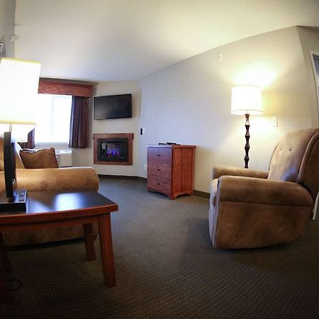 Grandstay Hotel And Suites Perham Room photo