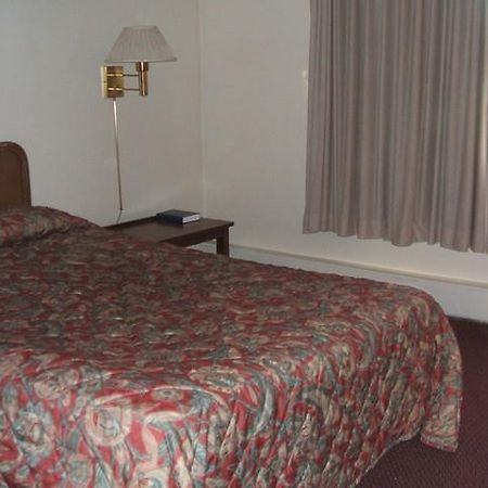 Grant Motel Auburn Room photo
