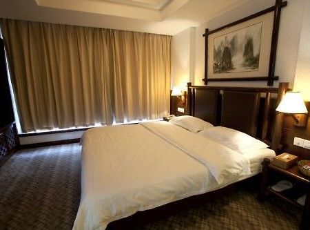 Long Sheng Hot Spring Hotel Guilin Room photo