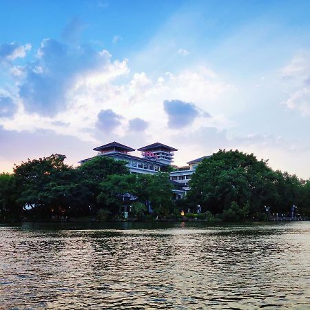 Guilin Ronghu Hotel Exterior photo