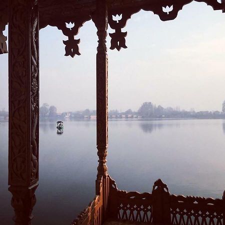 Peacock Houseboats Apartment Srinagar  Exterior photo