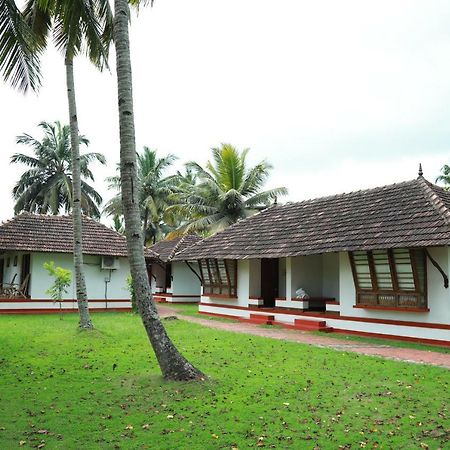 Ayurrathna Coir Village Lake Resort Trikunnapuzha Exterior photo