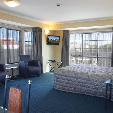 Barclay Motel Hamilton Room photo