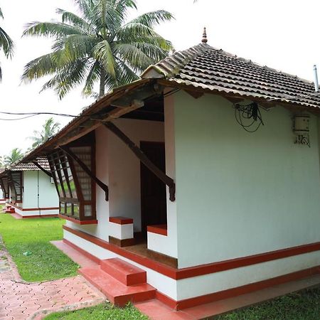 Ayurrathna Coir Village Lake Resort Trikunnapuzha Exterior photo