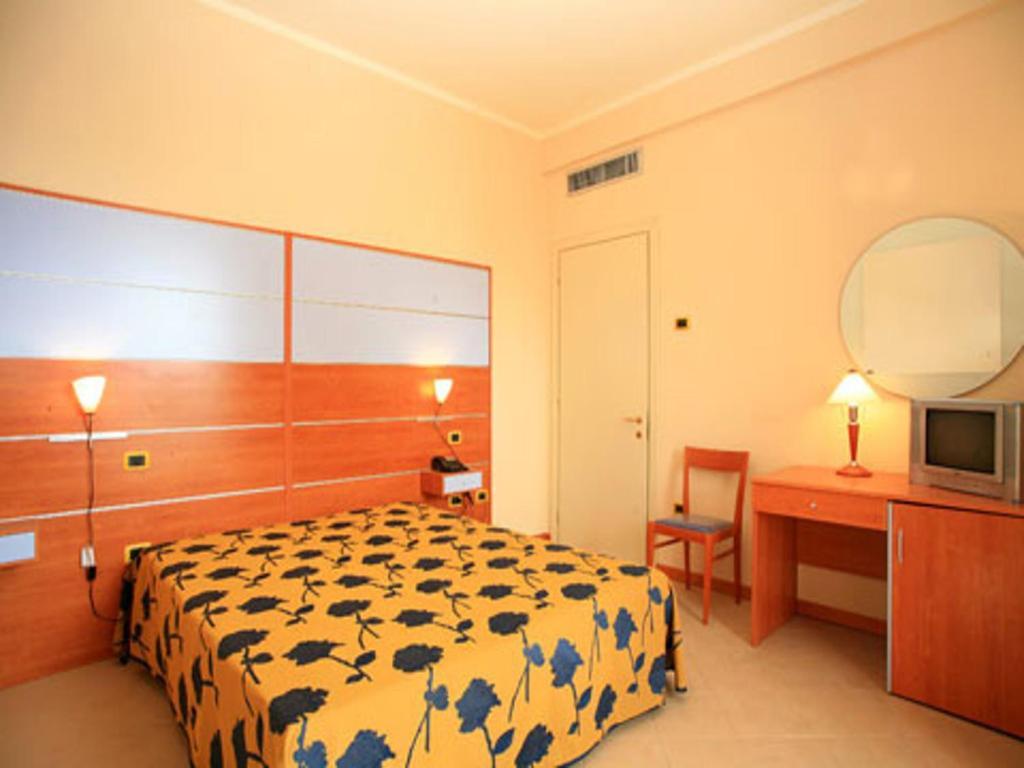 Hotel Crystal Palace Montecatini Terme Room photo