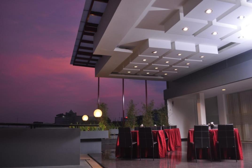 Scarlet Kebon Kawung Hotel Bandung Exterior photo