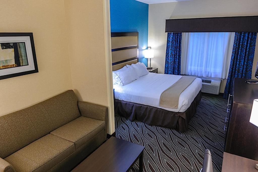 Holiday Inn Express - Ludlow - Chicopee Area, An Ihg Hotel Room photo