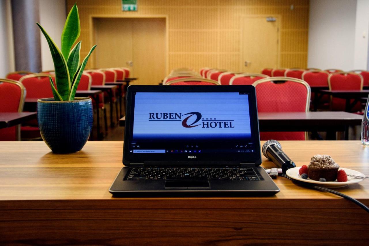 Ruben Hotel Zielona Gora Exterior photo