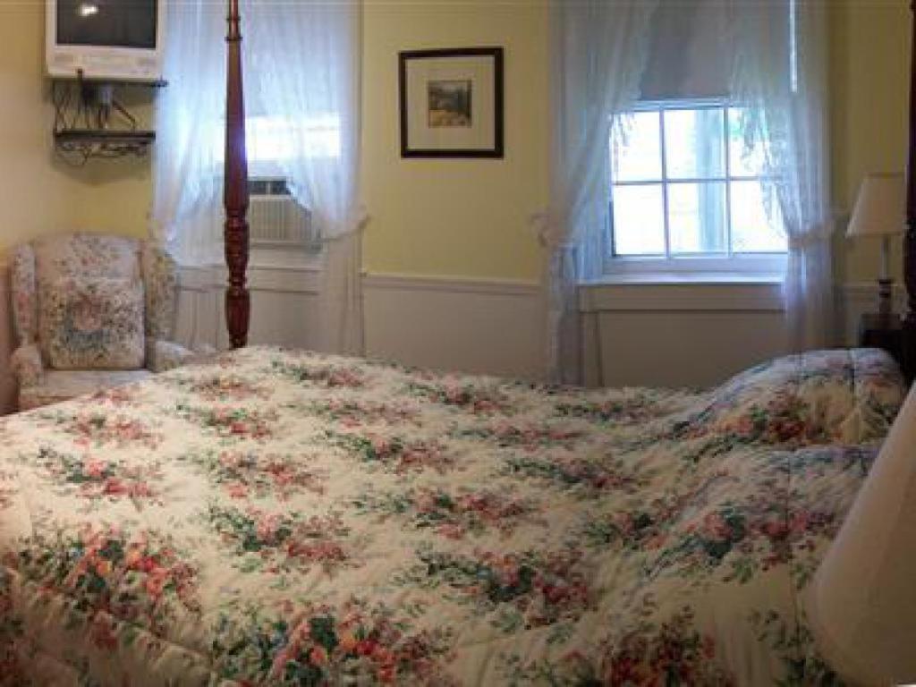 Blackberry River Inn Norfolk Room photo