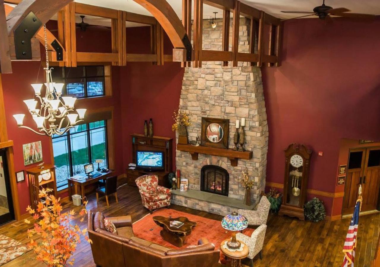 Timberlake Lodge Grand Rapids Exterior photo