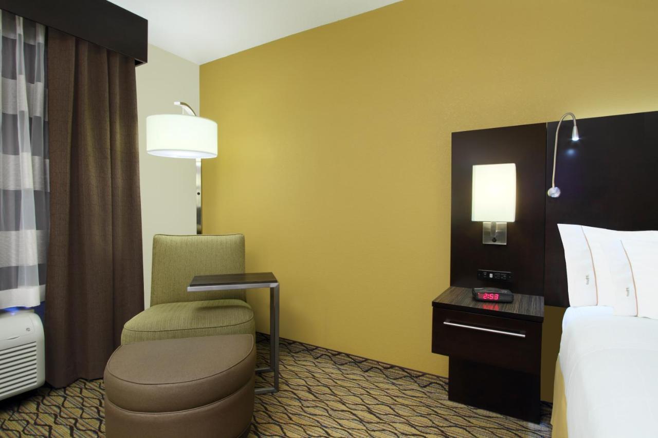 Holiday Inn Express - Colorado Springs - First & Main, An Ihg Hotel Room photo