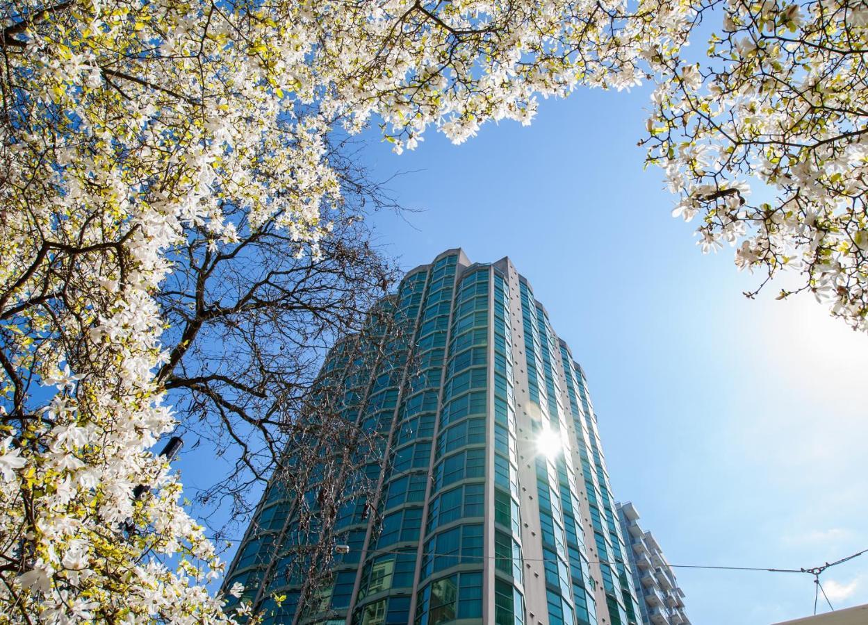 Rosedale On Robson Suite Hotel Vancouver Exterior photo