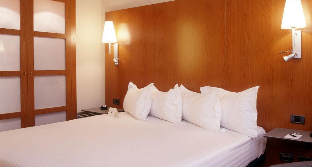 Ac Hotel Genova By Marriott Room photo