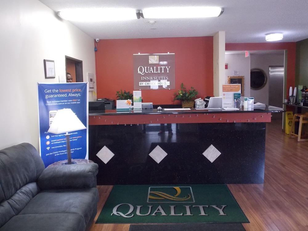 Quality Inn & Suites Champaign Exterior photo
