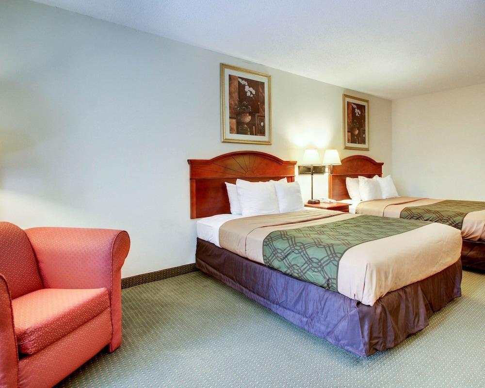Econo Lodge Inn & Suites Gulfport Exterior photo
