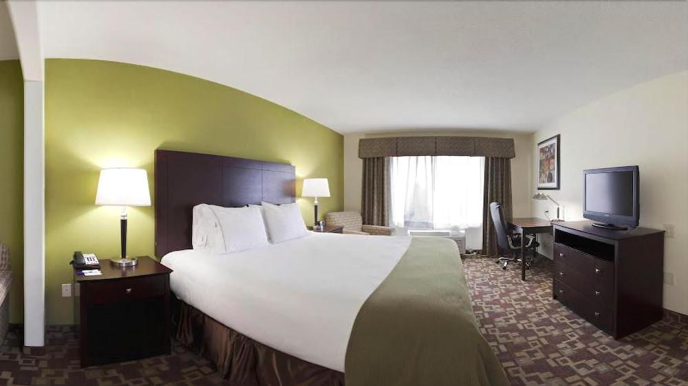 Holiday Inn Express Hotel & Suites Kansas City Sports Complex, An Ihg Hotel Exterior photo