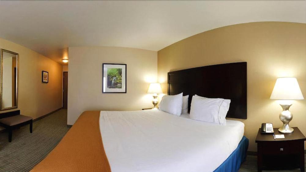 Holiday Inn Express- Waterloo/Cedar Falls, An Ihg Hotel Exterior photo