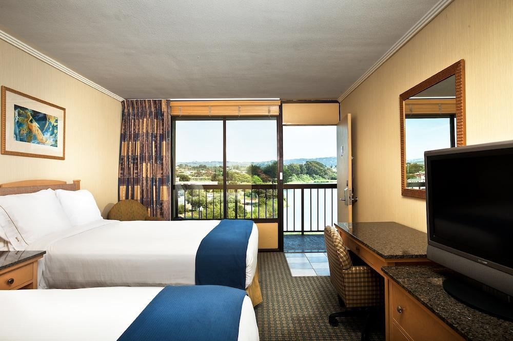 Holiday Inn Express At Monterey Bay, An Ihg Hotel Seaside Exterior photo