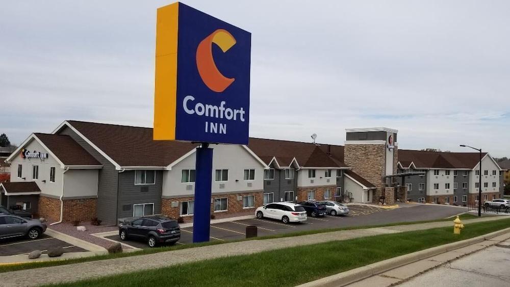 Comfort Inn Waukesha Exterior photo