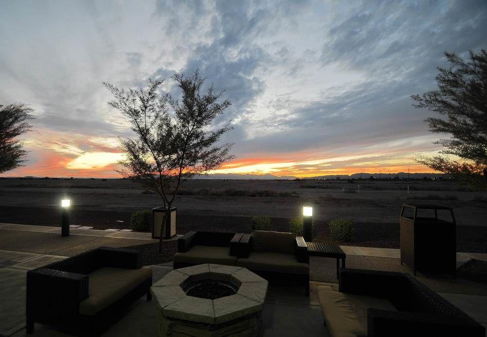 Courtyard Phoenix Chandler/Fashion Center Exterior photo