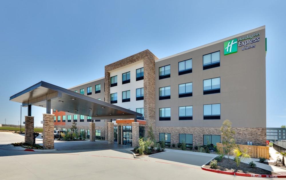 La Quinta Inn & Suites By Wyndham Northlake Ft. Worth Roanoke Exterior photo