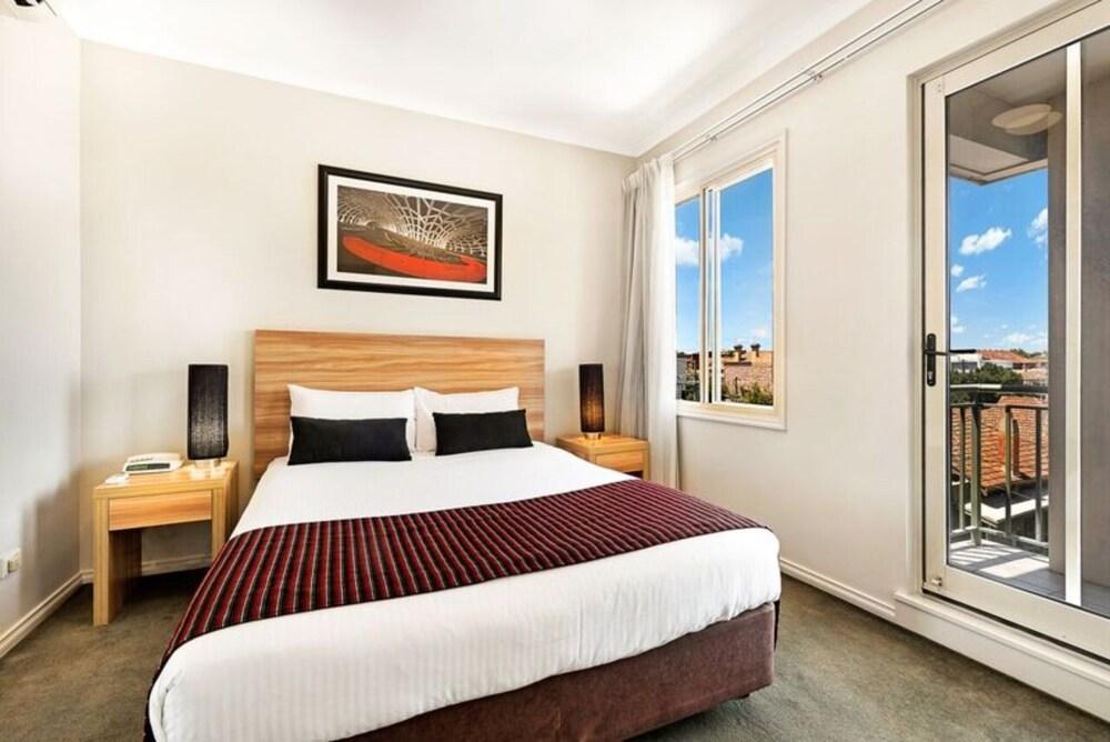 Punt Road Apartment Hotel Melbourne Exterior photo