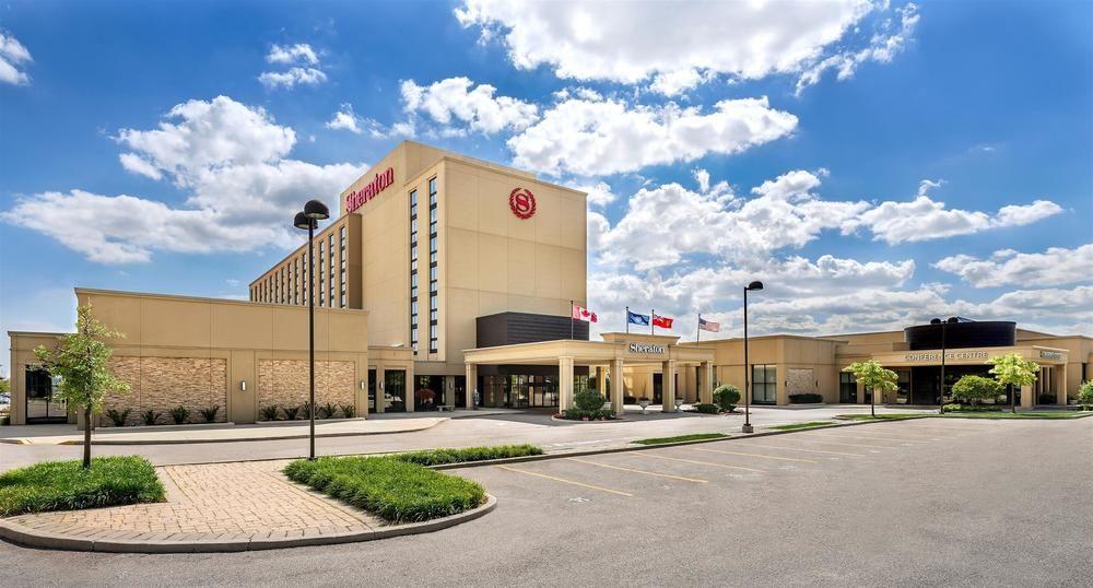 Sheraton Toronto Airport Hotel & Conference Centre Exterior photo