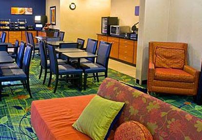 Fairfield Inn & Suites Grand Rapids Restaurant photo