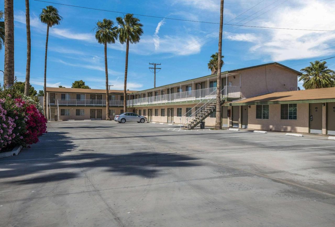 Rodeway Inn & Suites Blythe I-10 Exterior photo