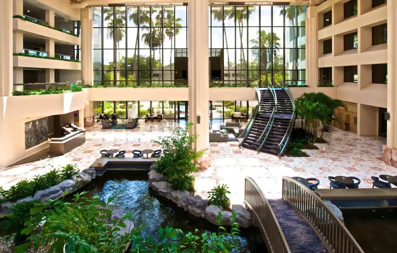 Embassy Suites By Hilton Palm Beach Gardens Pga Boulevard Exterior photo