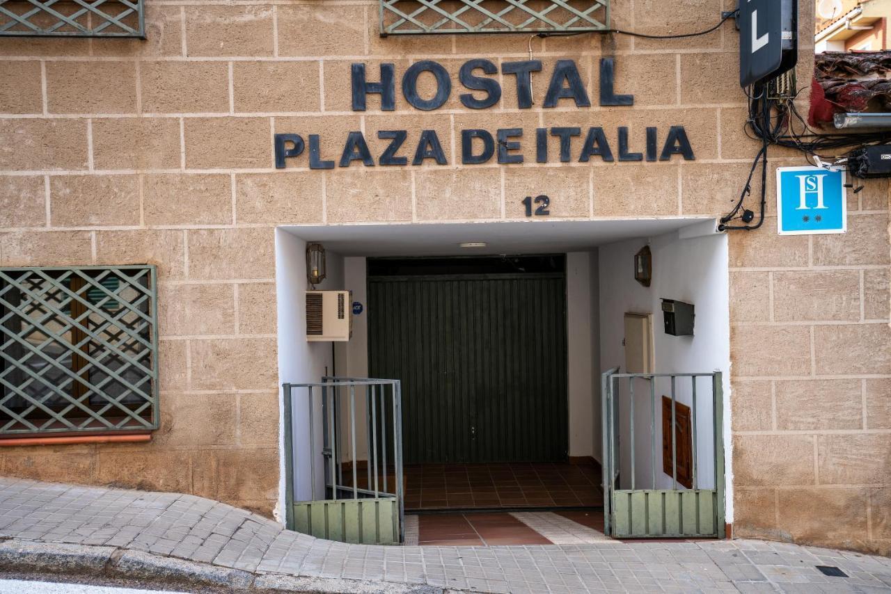 Hostal Plaza De Italia Caceres Exterior photo
