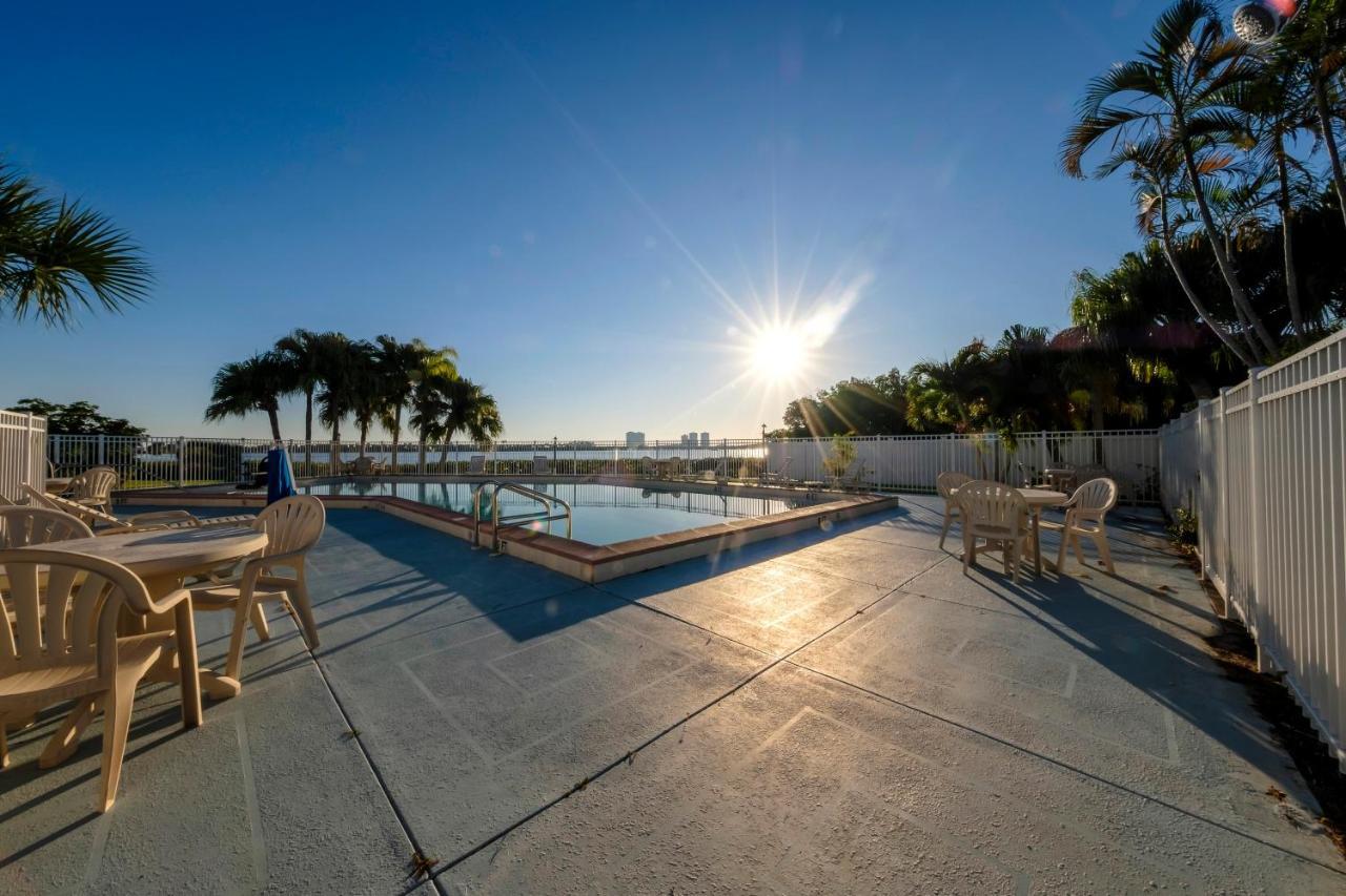 Red Roof Inn Ft. Myers North Fort Myers Exterior photo